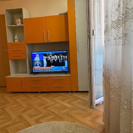 Piata Apartment *